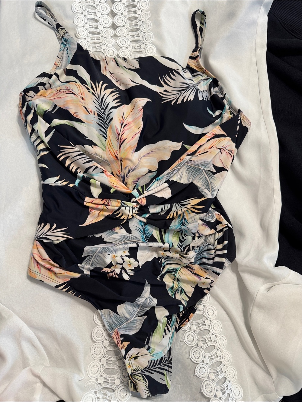 Jantzen Tropical Twist Front One Piece Swimsuit Black Floral Size 12